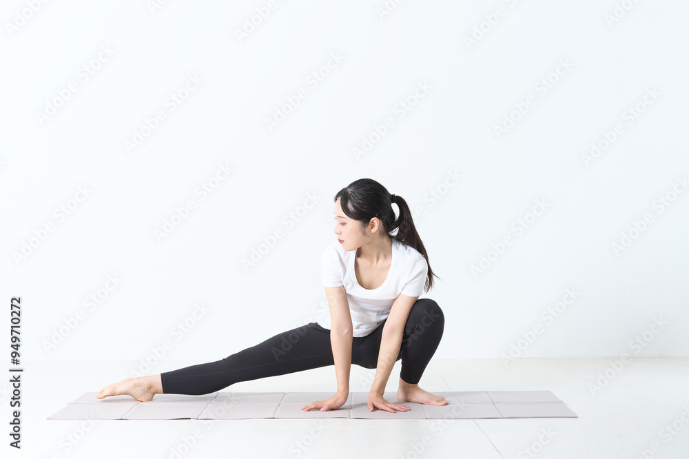 Fototapeta premium ストレッチをしている女性