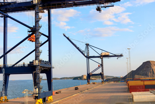 Εκτύπωση καμβά Container cranes at a harbor during sunset