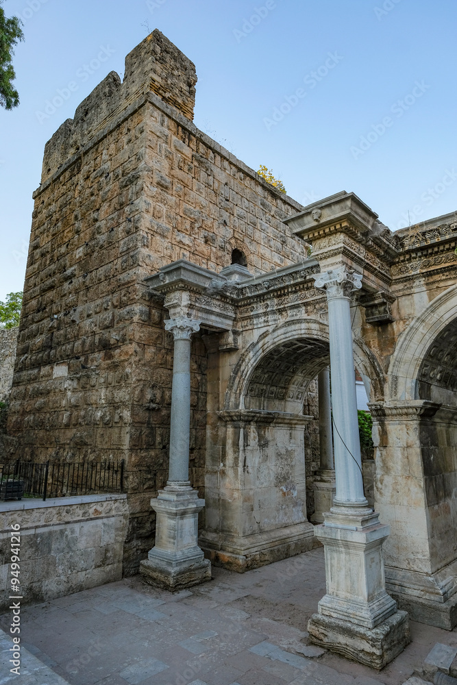 Fototapeta premium Hadrian Gate at Kaleici in the old city of Antalya, Turkey.