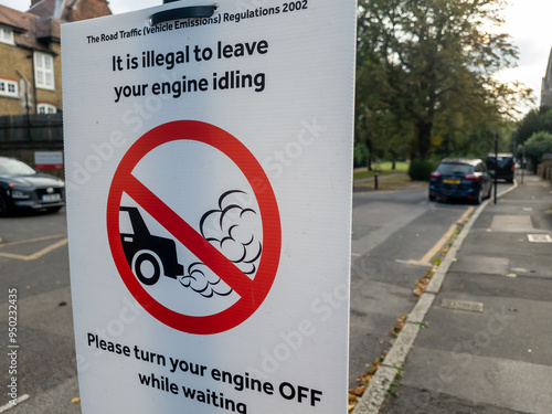 Tableau sur toile A roadside warning notice by a school to drivers, not to leave their vehicles engine idling while waiting or parked