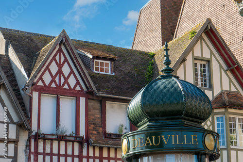 toitures et colonne Morris à Deauville photo