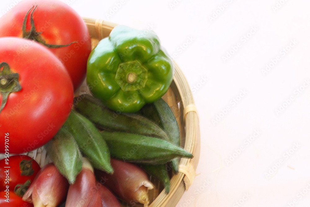 新鮮で色鮮やかな夏野菜の盛り合わせ 新鮮で色鮮やかな夏野菜の盛り合わせ
