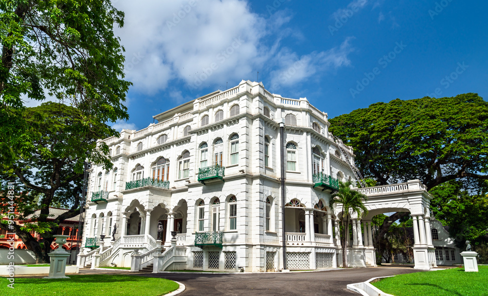 Obraz premium White Hall, Prime Minister Office and one of the Magnificant Seven Mansions at Queen's Park Savannah in Port of Spain, Trinidad and Tobago