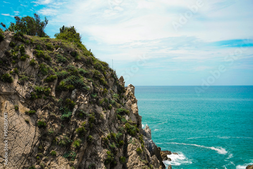 Tableau sur toile Acantilado y la majestuosidad del mar