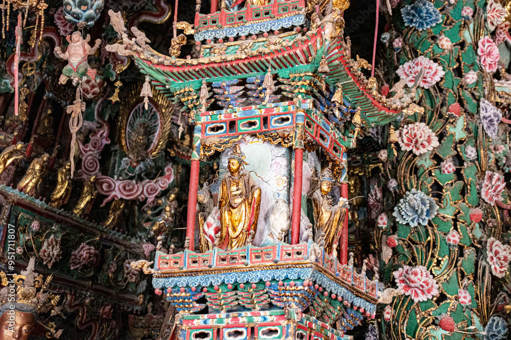 Obraz premium Gilded sculptures & painted statues art of the Ming and Qing Dynasties in Minor Western Heaven Mahavira Temple, Linfen, Shanxi Province, China - a famous ancient building in the game Black Myth Wukong