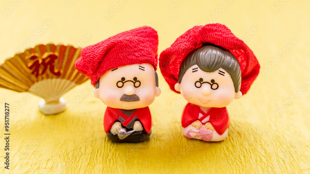 日本の還暦　還暦祝い　長寿のお祝い　赤い帽子とちゃんちゃんこ