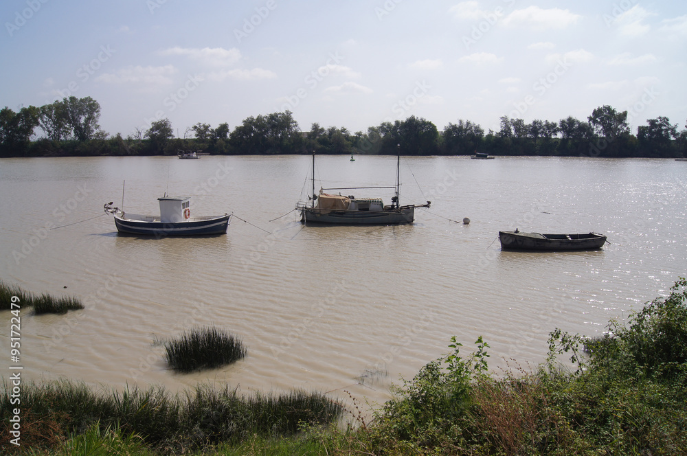 Obraz premium boats on the river