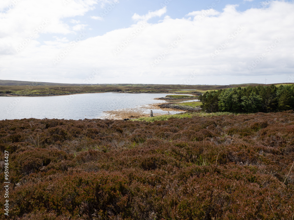 Vistas desde la zona del círculo de piedras de Pobull Fhinn, North Uist, Islas Hébridas, Escocia, Reino Unido Vistas desde la zona del círculo de piedras de Pobull Fhinn, North Uist, Islas Hébridas, Escocia, Reino Unido