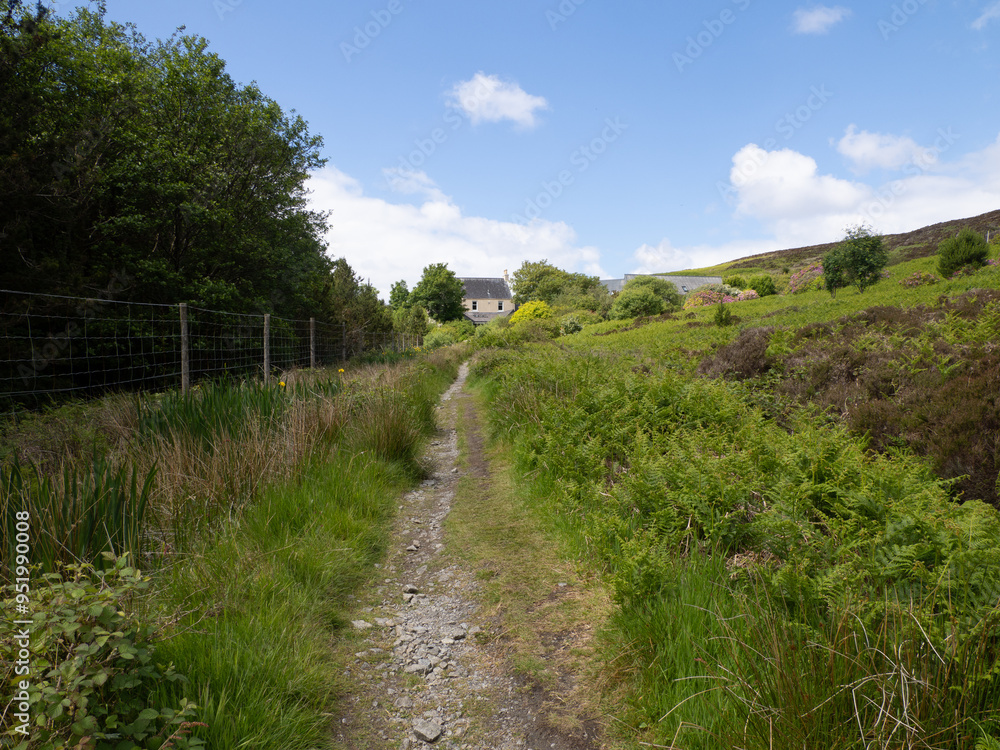 Camino al círculo de piedras de Pobull Fhinn, North Uist, Islas Hébridas, Escocia, Reino Unido Camino al círculo de piedras de Pobull Fhinn, North Uist, Islas Hébridas, Escocia, Reino Unido