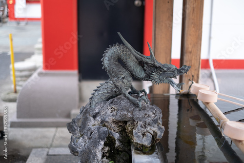 Obraz na płótnie Dragon Sculpture in Shinto Shrine, Japan w salonie