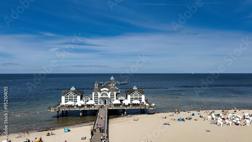 Fototapeta Naklejka Na Ścianę i Meble -  pier on the beach