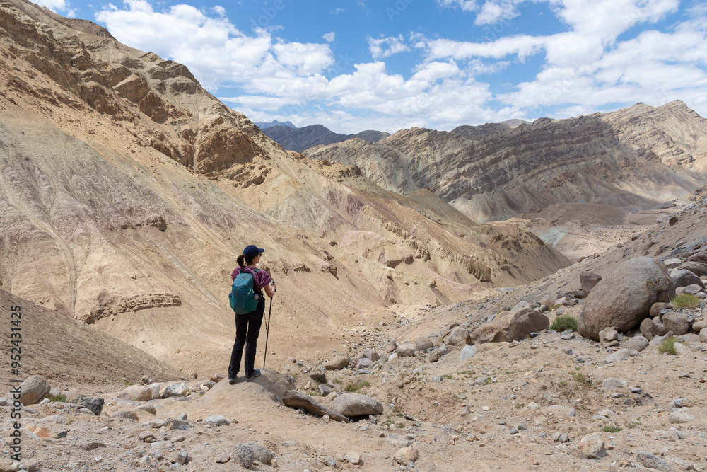 Randonneuse sur le Baby trek, Vallée de Sham, Ladakh Randonneuse sur le Baby trek, Vallée de Sham, Ladakh