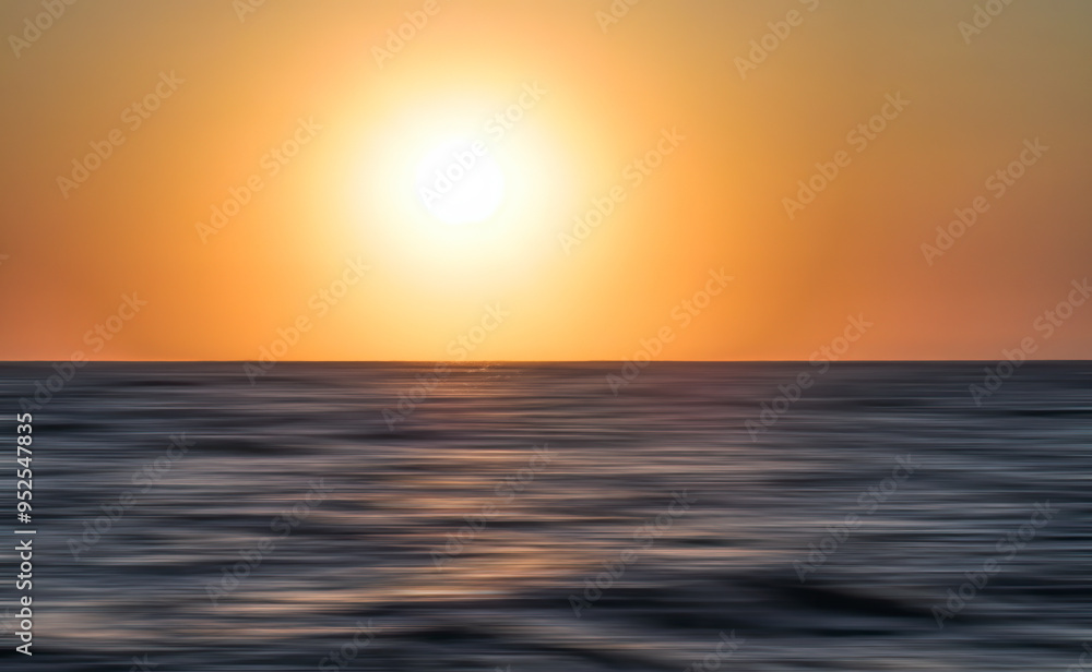 Obraz premium sunset sea and cloudscape with blurred sea