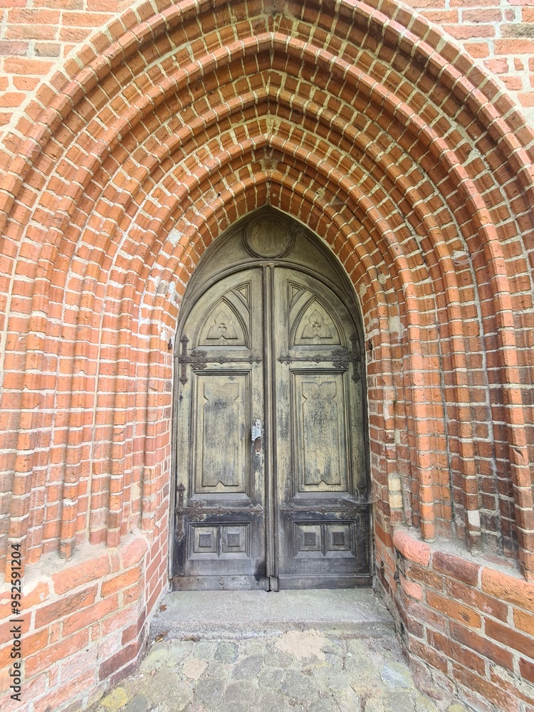 eine Eingangstür zur Münsterkirche in Bad Doberan, Mecklenburg - Vorpommern eine Eingangstür zur Münsterkirche in Bad Doberan, Mecklenburg - Vorpommern