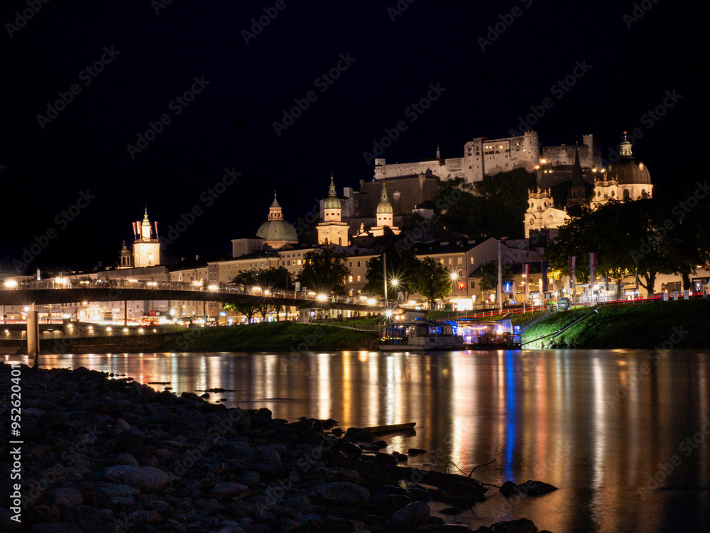 Fototapeta premium Salzburg bei Nacht