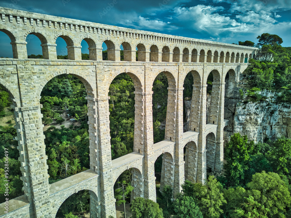 Fototapeta premium The Roquefavour Aqueduct near Aix-en-Provence (France)