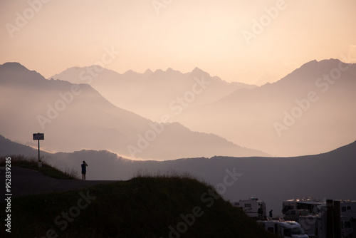 Wallpaper Mural Panorama sur le Massif du Néouvielle au coucher du soleil dans les Pyrénées Torontodigital.ca