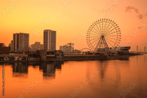 名古屋市、朝焼けの名古屋港ガーデンふ頭