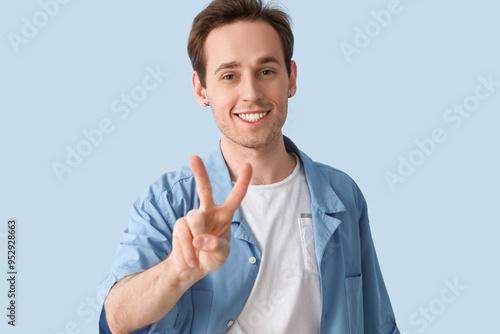 Young man showing victory g...