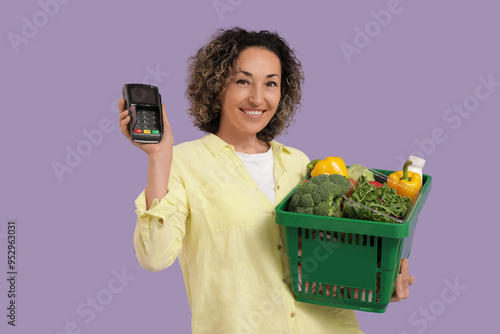 Mature woman with full shop...