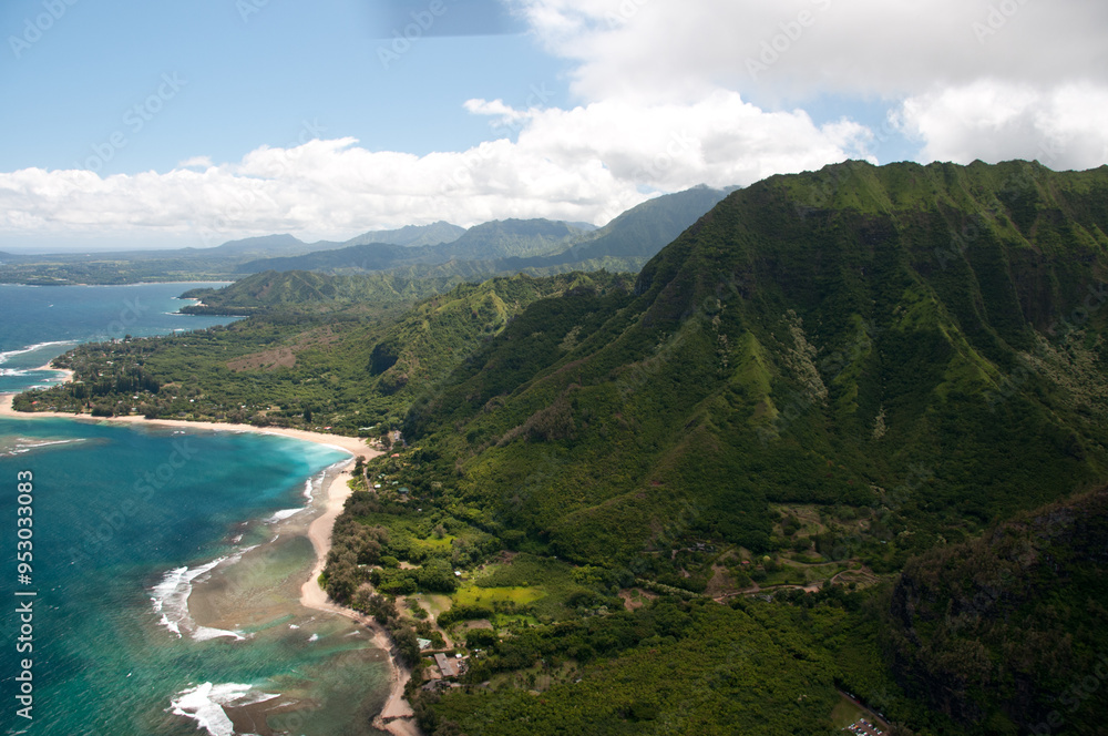 Obraz premium The Na Pali Coast in Kauai Hawaii From the Air