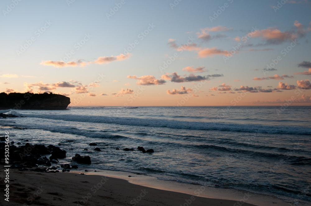 Fototapeta premium Sunrise in Poipu, Kauai, Hawaii, Looking out over the Pacific Ocean