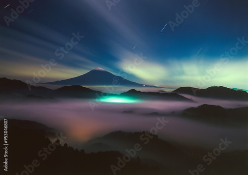 吉原から眺める夜の富士山　静岡県静岡市清水区にて