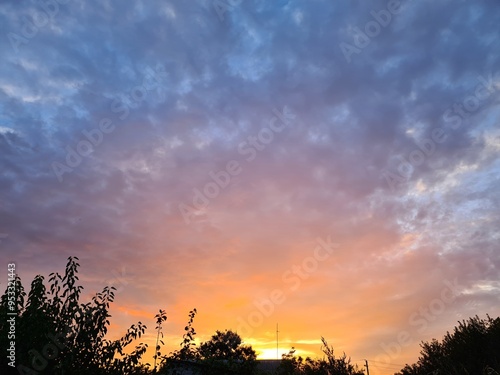 Serene Sunset Sky with Cirrus Clouds: A Perfect Background or Wallpaper
 photo