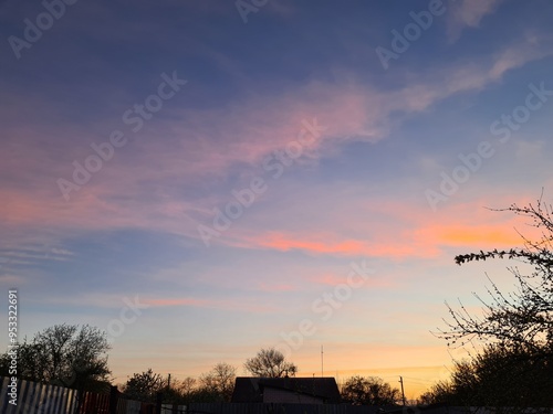 Serene Sunset Sky with Cirrus Clouds: A Perfect Background or Wallpaper
 photo