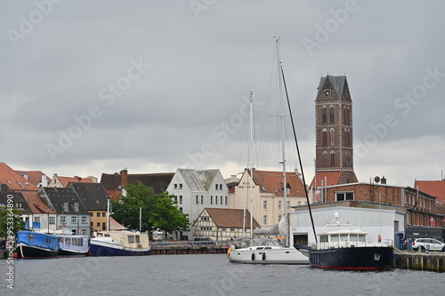 Hafen in Wismar unter bewölktem Himmel photo