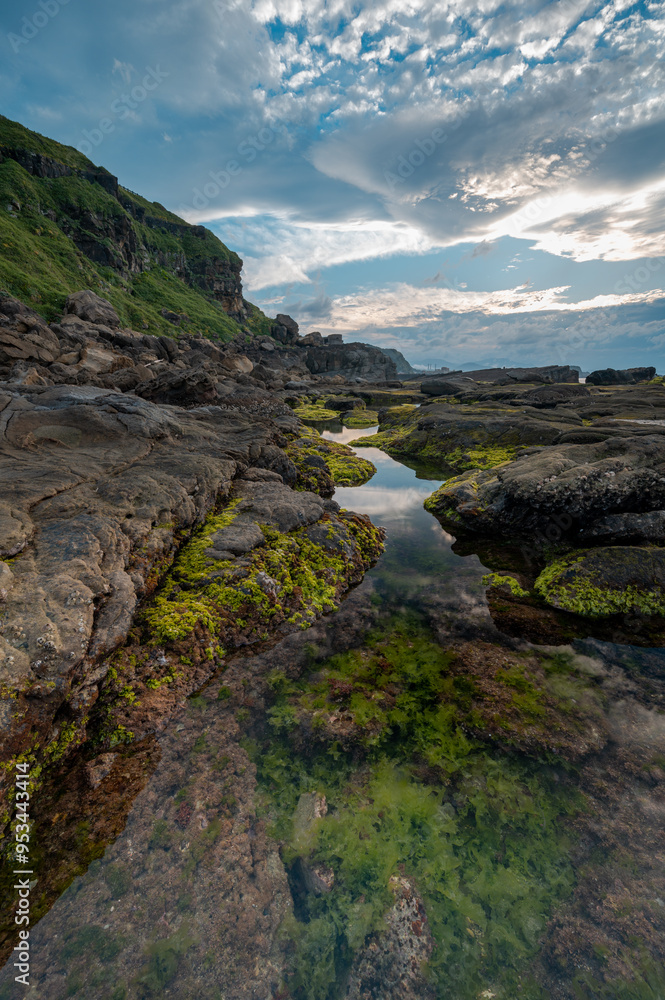 Sunset time in the coastline of Keelung city, under the ocean and rocks full of seaweed, in Taiwan. Sunset time in the coastline of Keelung city, under the ocean and rocks full of seaweed, in Taiwan.