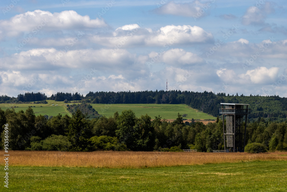 Landschaft im schwarzen Moor mit Aussichtspunkt Landschaft im schwarzen Moor mit Aussichtspunkt