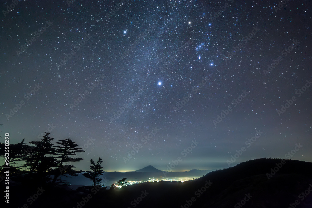 国師ヶ岳から富士山と冬の星空 国師ヶ岳から富士山と冬の星空