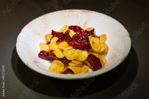 Piatti della tradizione Lucana con i peperoni cruschi. Cucina italiana lunga tradizione.