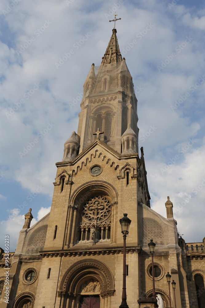 Obraz premium Eglise catholique Notre-Dame-de-la-Croix à Paris Ménilmontant