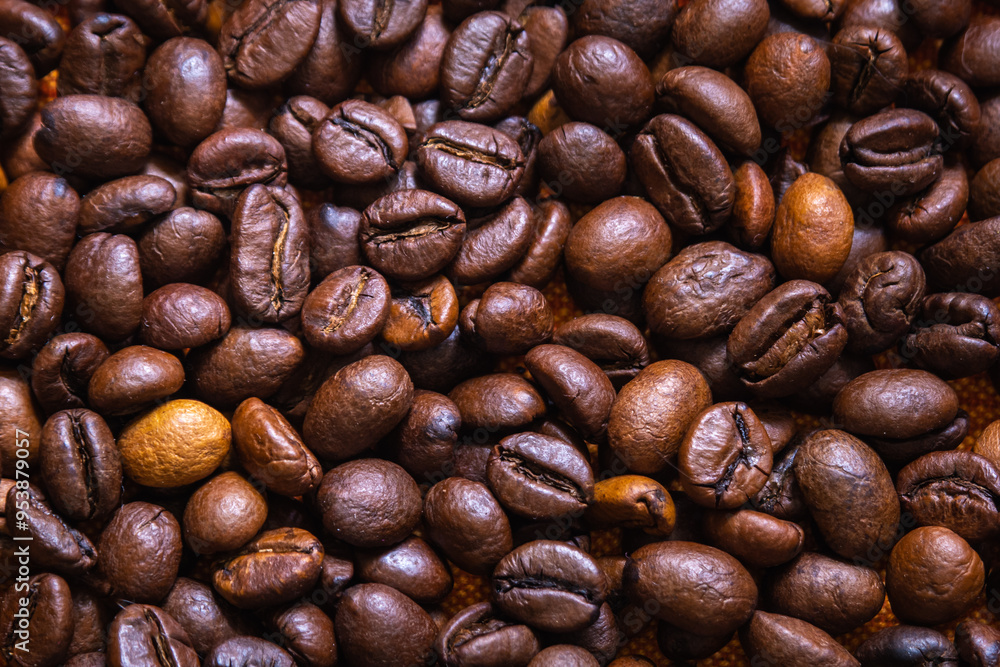 Naklejka premium Dark roasted coffee beans photo taken as coffee space background.