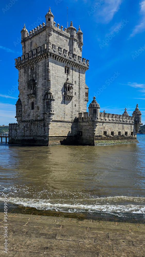 Obraz premium White Lady Tower In Lisbon