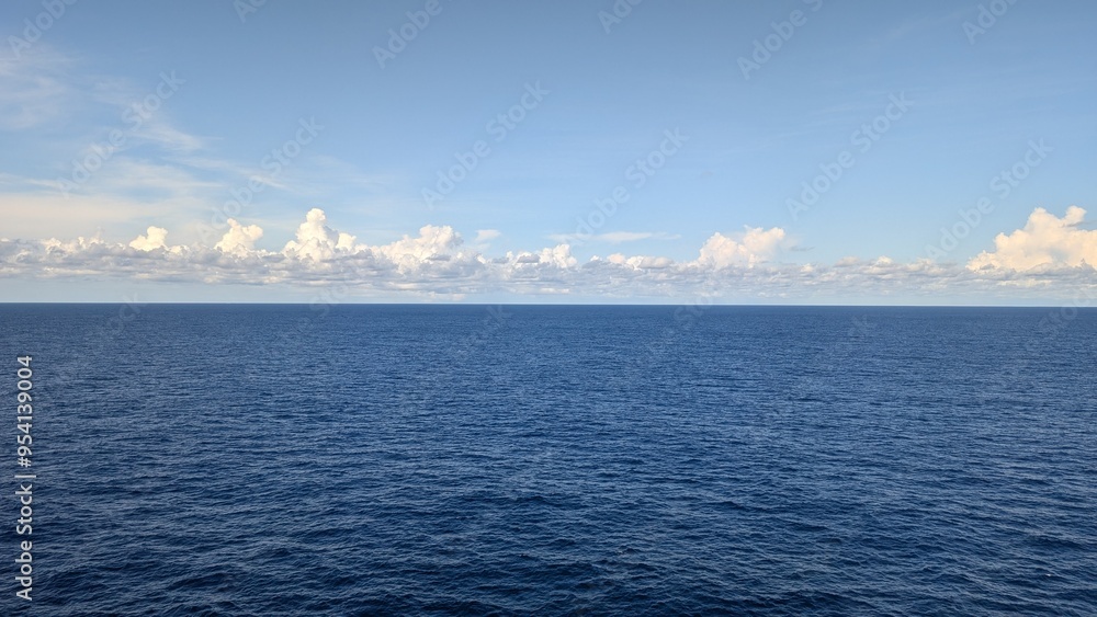 View
Ocean
Sky
Clouds
Sun View
Ocean
Sky
Clouds
Sun