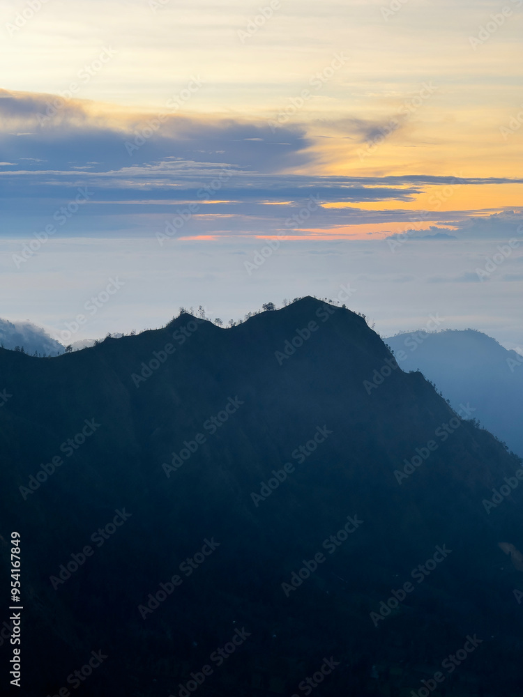 Obraz premium Sunrise on Mount Penanjakan looking towards Mt Bromo, Java, Indonesia