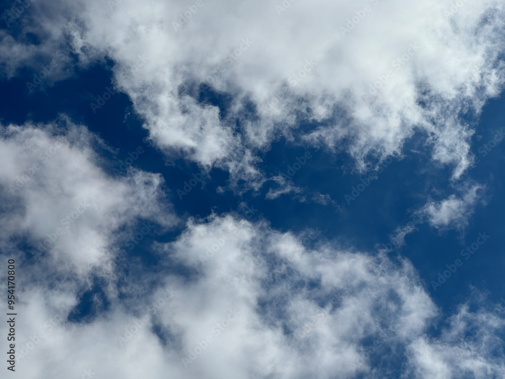 Ceu Azul com lindas nuvens brancas