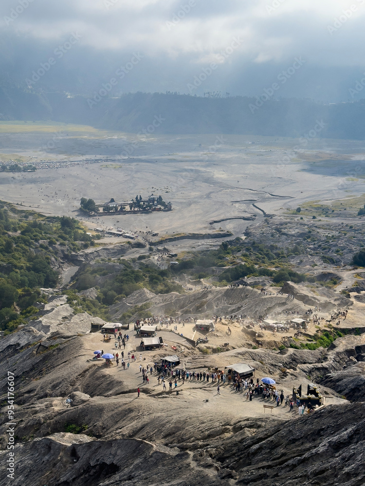 Obraz premium View from Ijen Crater in Bromo Tengger Semeru National Park.