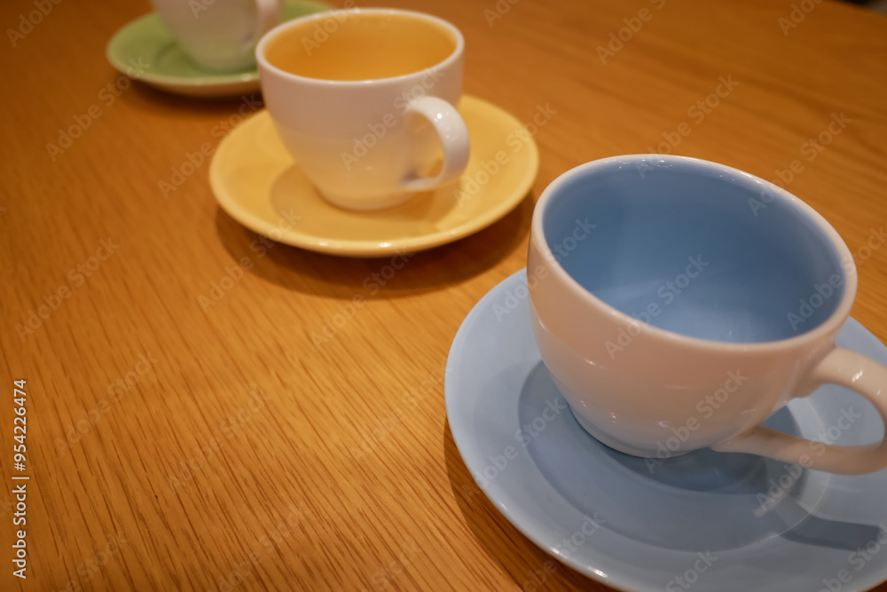 カラフルなカップ カラフルなカップ