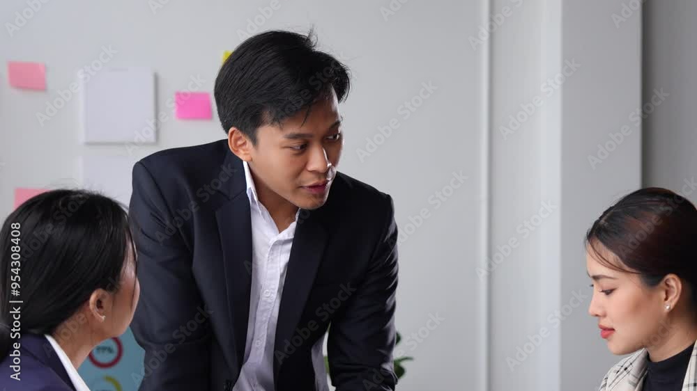 Asian business team presents consulting report or group leader explains profit growth graph strategy in company meeting. Business brainstorming graph analysis, startup business ideas Asian business team presents consulting report or group leader explains profit growth graph strategy in company meeting. Business brainstorming graph analysis, startup business ideas