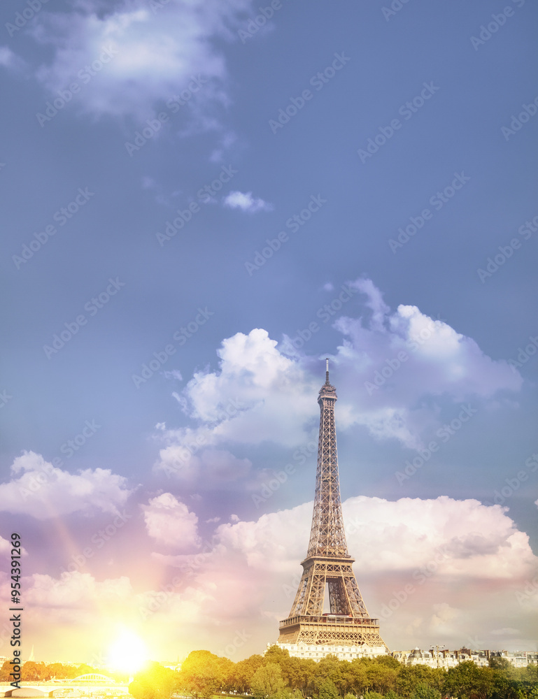 Fototapeta premium Eiffel tower and beautiful sky.