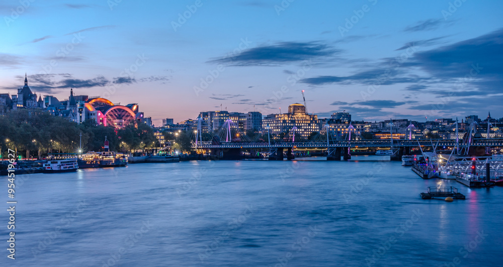 Naklejka premium An image of historical achitecture in London UK in the evening