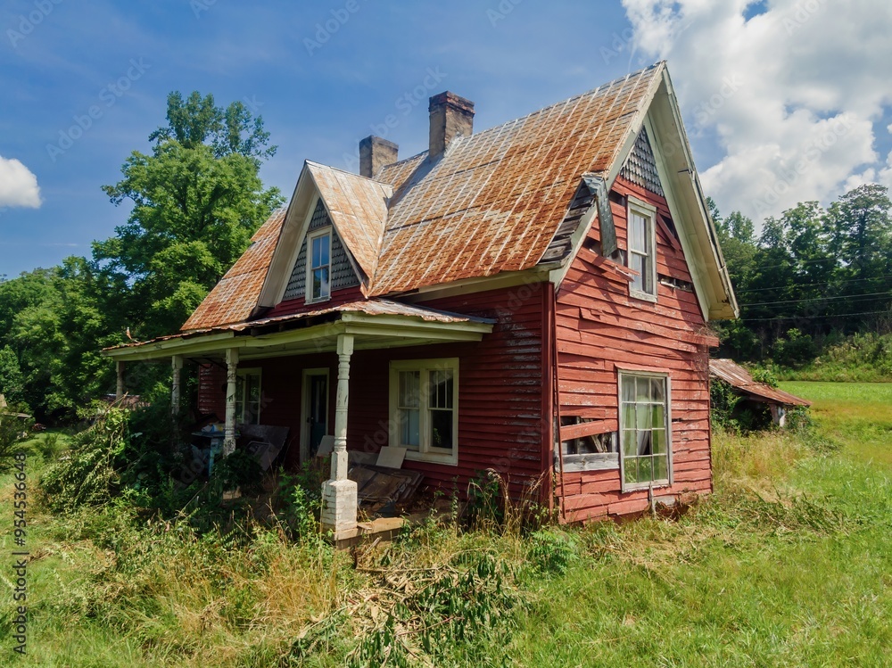 Abandoned rustic country farmhouse in the countryside. Franklin, North Carolina, United States Of America. Abandoned rustic country farmhouse in the countryside. Franklin, North Carolina, United States Of America.