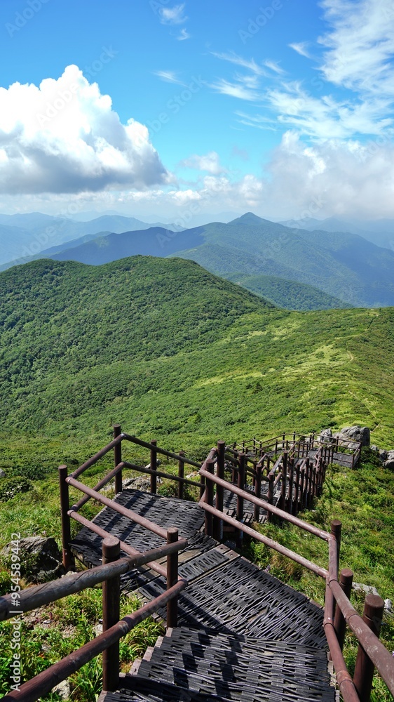 Fototapeta premium Beautiful scenery of Deogyusan in Korea