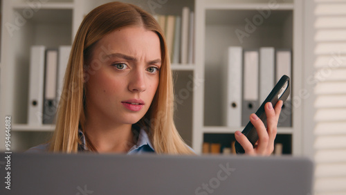 Obraz na plátně Caucasian business woman female manager girl employer lady businesswoman talking