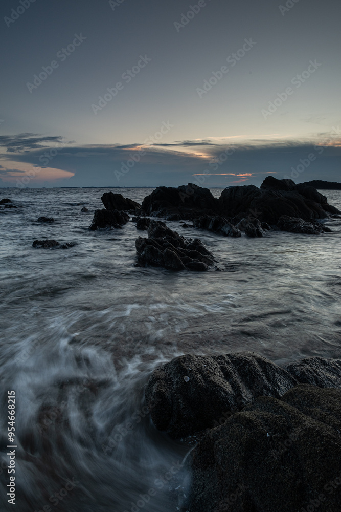 Fototapeta premium 夕暮れの海岸
