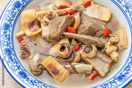 Guangdong traditional soup-Cuttlefish and pork bone soup